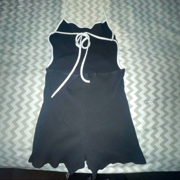 This is a jumpsuit but with shorts instead of pants - Picture 2 of 2